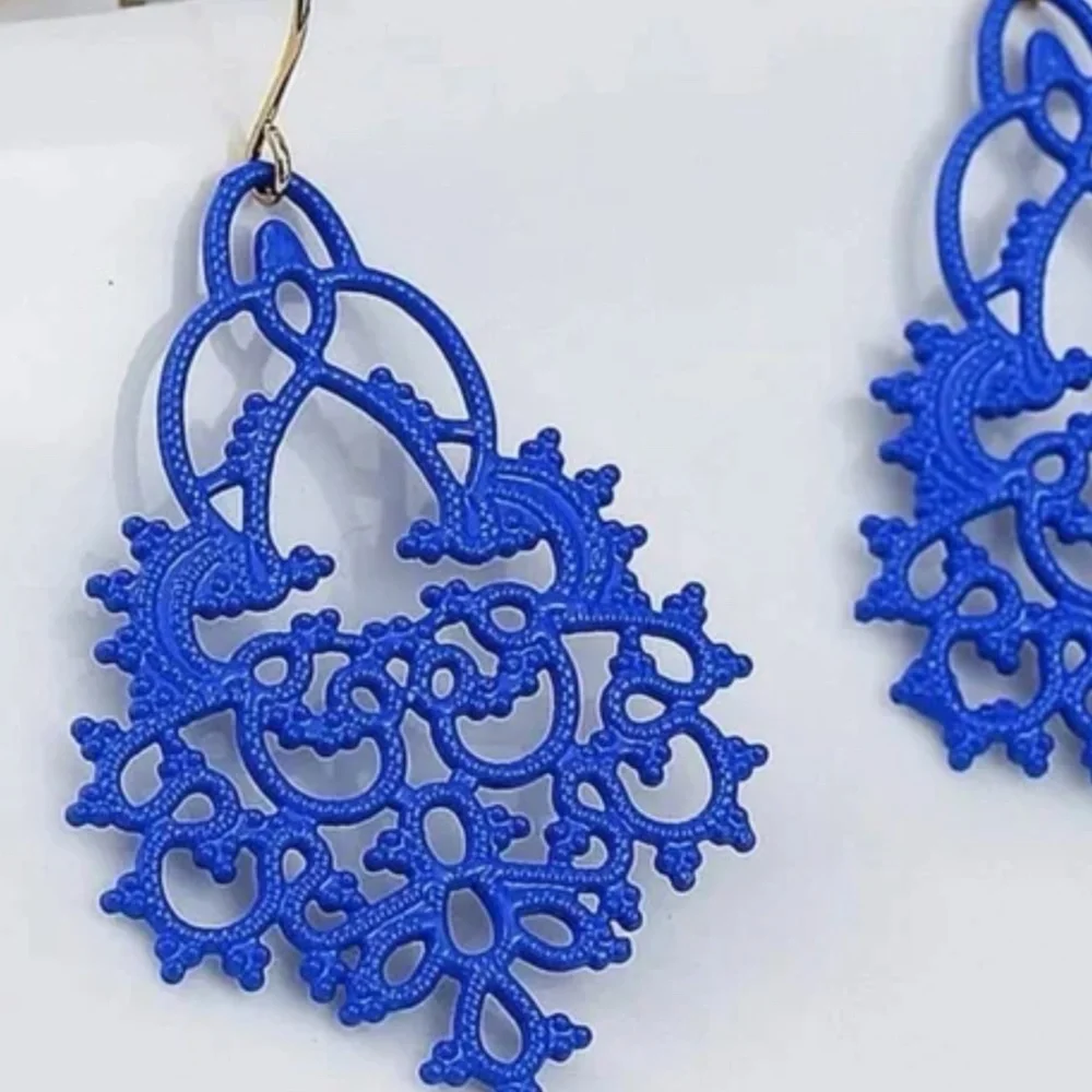 🎉Host Pick🎉 NWT Beautiful Royal Blue Antique Style Dangle Earrings!